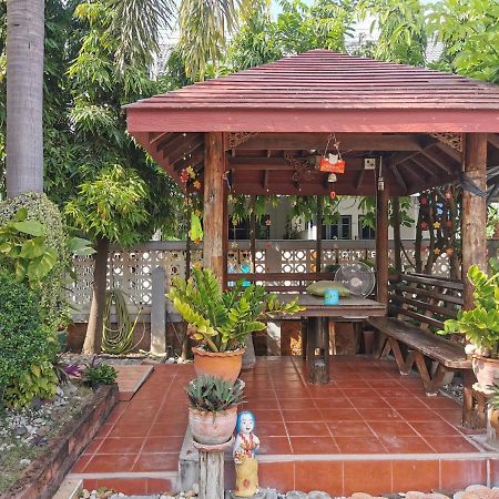 Bangsaen Samiya Guesthouse מראה חיצוני תמונה
